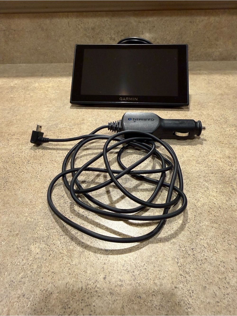 Garmin Nuvi 2689LMT GPS Touchscreen Navigation Unit  Mount & Car Charger Tested